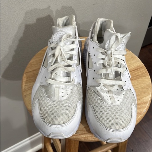 Nike - Picture 2 of 3